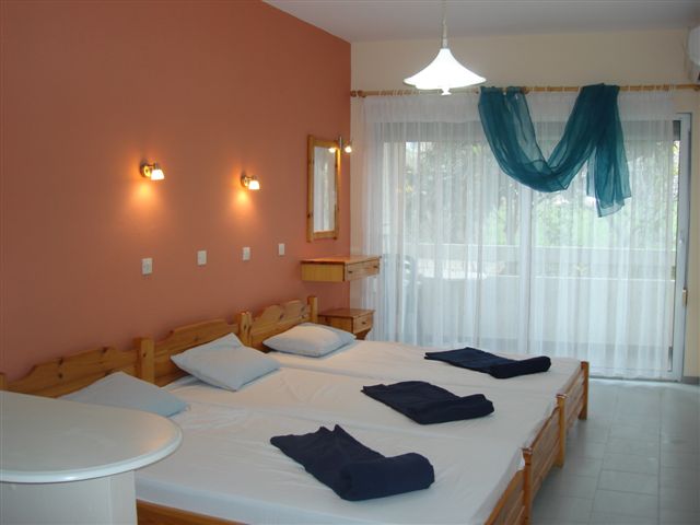 http://www.helona.rs/foto/aranzman/89/big/vila-kokinos---potos2.jpg